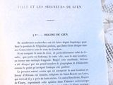 un livre ouvert avec l'image d'un chat dessus