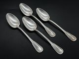 un ensemble de cinq cuillères en argent à long manche