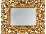 une image d'un miroir encadré d'or sur un fond blanc
