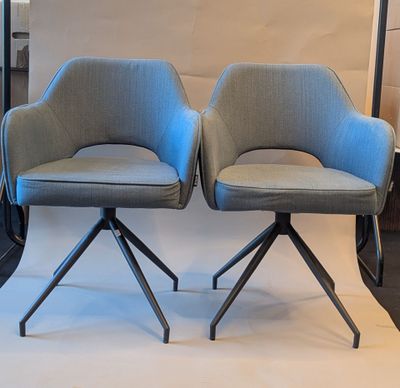 two chairs that are sitting next to each other