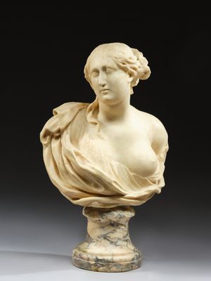 un buste de femme en marbre blanc sur un piédestal