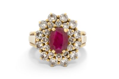 Bague ovale en rubis et diamants
