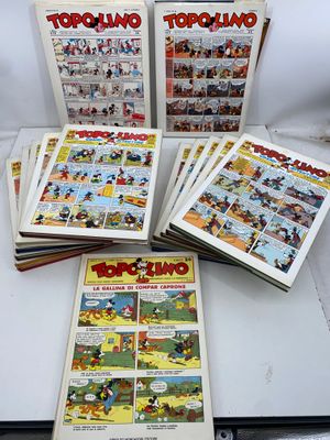 plusieurs bandes dessinées sont empilées sur une table