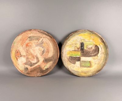 deux bols en céramique décorés, placés côte à côte