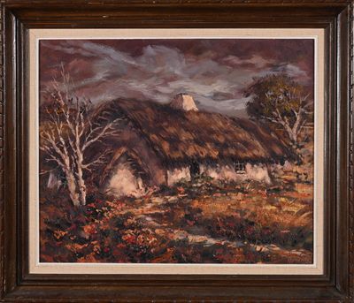 une peinture à l'huile représentant une maison au toit de chaume dans un champ bordé d'arbres