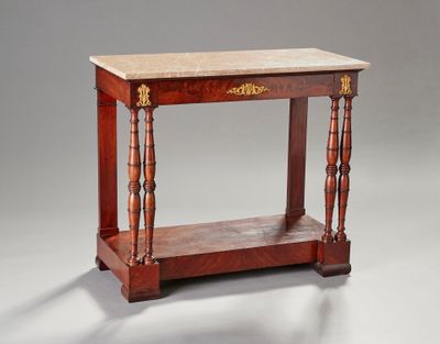 une console ancienne avec un plateau en marbre et des pieds en bois