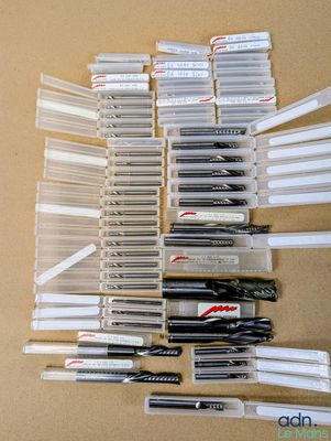 a lot of pens that are sitting on a table