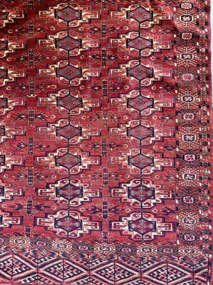 a red and black rug with a pattern on it