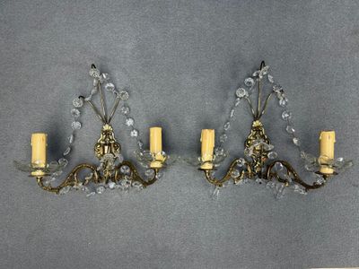 Paire d appliques à pampilles. 28 x 30 x 15 cm.