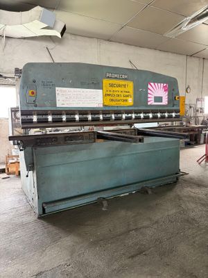 Une plieuse PROMECA RG-75-30 de 1970. - Photo 1