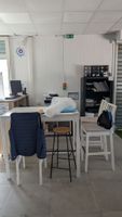 1 comptoir ou étagere en mélaminé