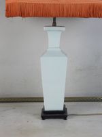 LAMPE en porcelaine céladon de section carrée dans le goût d… (photo 2)