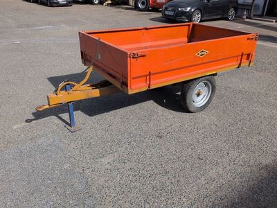an orange trailer that is parked in a parking lot