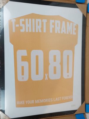 une photo d'un t-shirt sur lequel figure le numéro 6080
