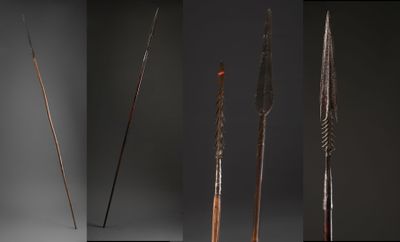 quatre types d'armes différents sont représentés sur un fond noir