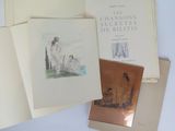 un grand nombre de livres posés sur une table