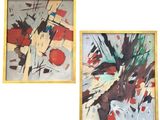 Deux tableaux, de couleurs et de formes différentes, sont accrochés au mur.