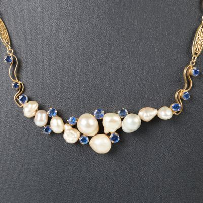 Collier en or, la chaîne à maillons filigranés retenant un m…