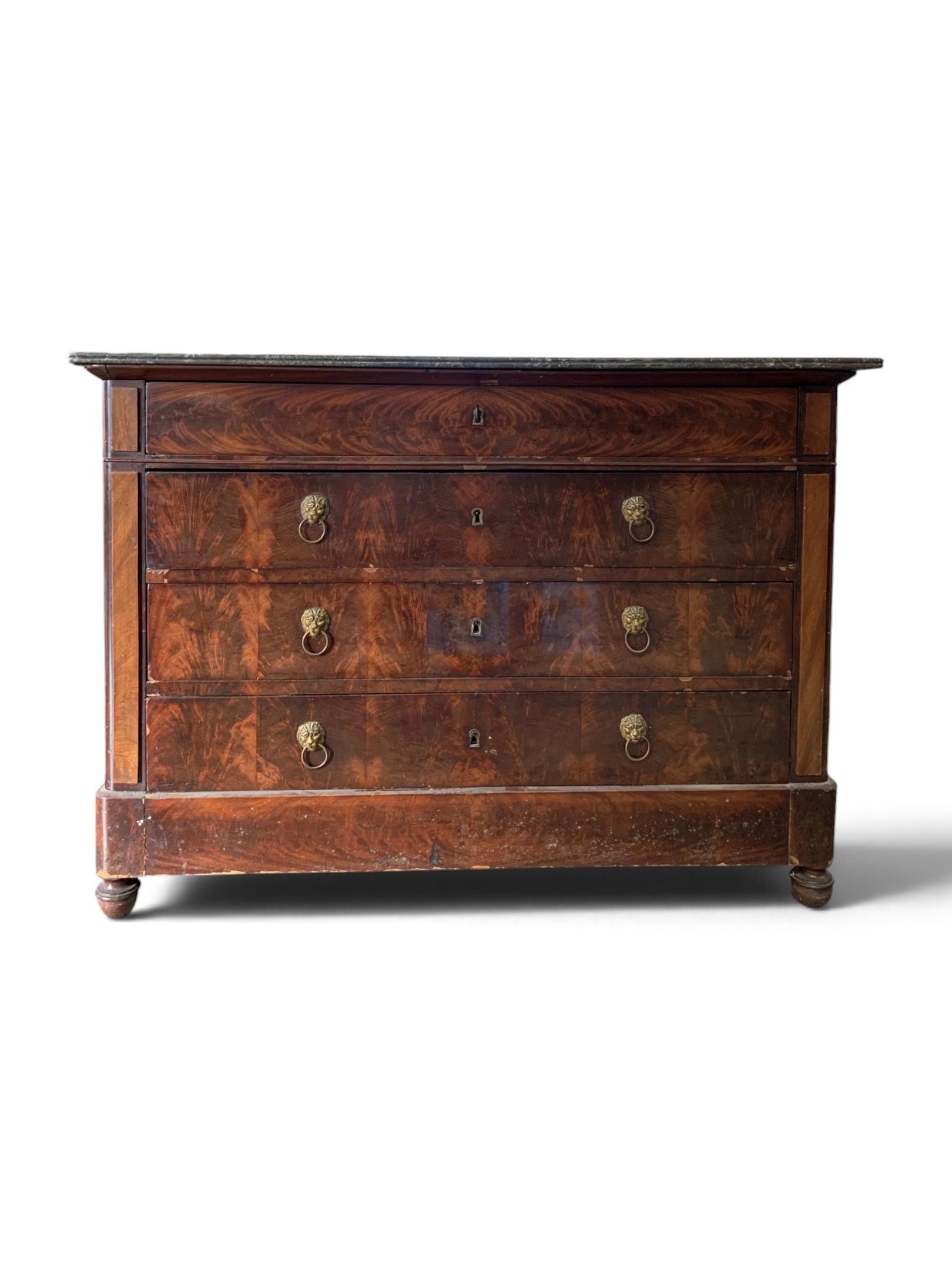 Commode en acajou, placage d'acajou, ouvrant par quatre tiro…