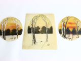 trois tableaux représentant des arbres et un coucher de soleil sur un fond blanc