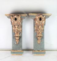 PAIRE DE CONSOLES D'APPLIQUES en bois laqué vert et stuc dor…