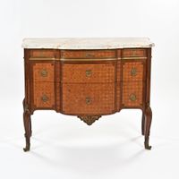 Commode à ressaut en bois de placage à façade légèrement gal… (photo 4)