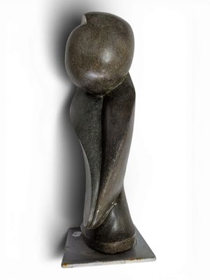 Sculpture sur base métal. Hauteur : 44,5 cm.