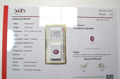 RARE : un rubis étoilé, forme ovale, d'un poids de 9,27 cts,…
