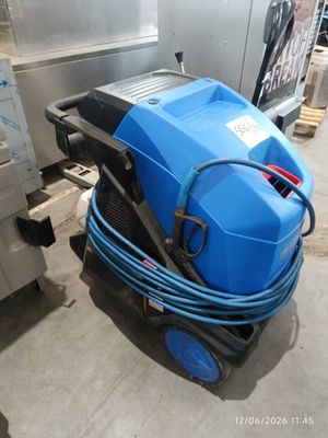 a blue machine that is sitting on the floor