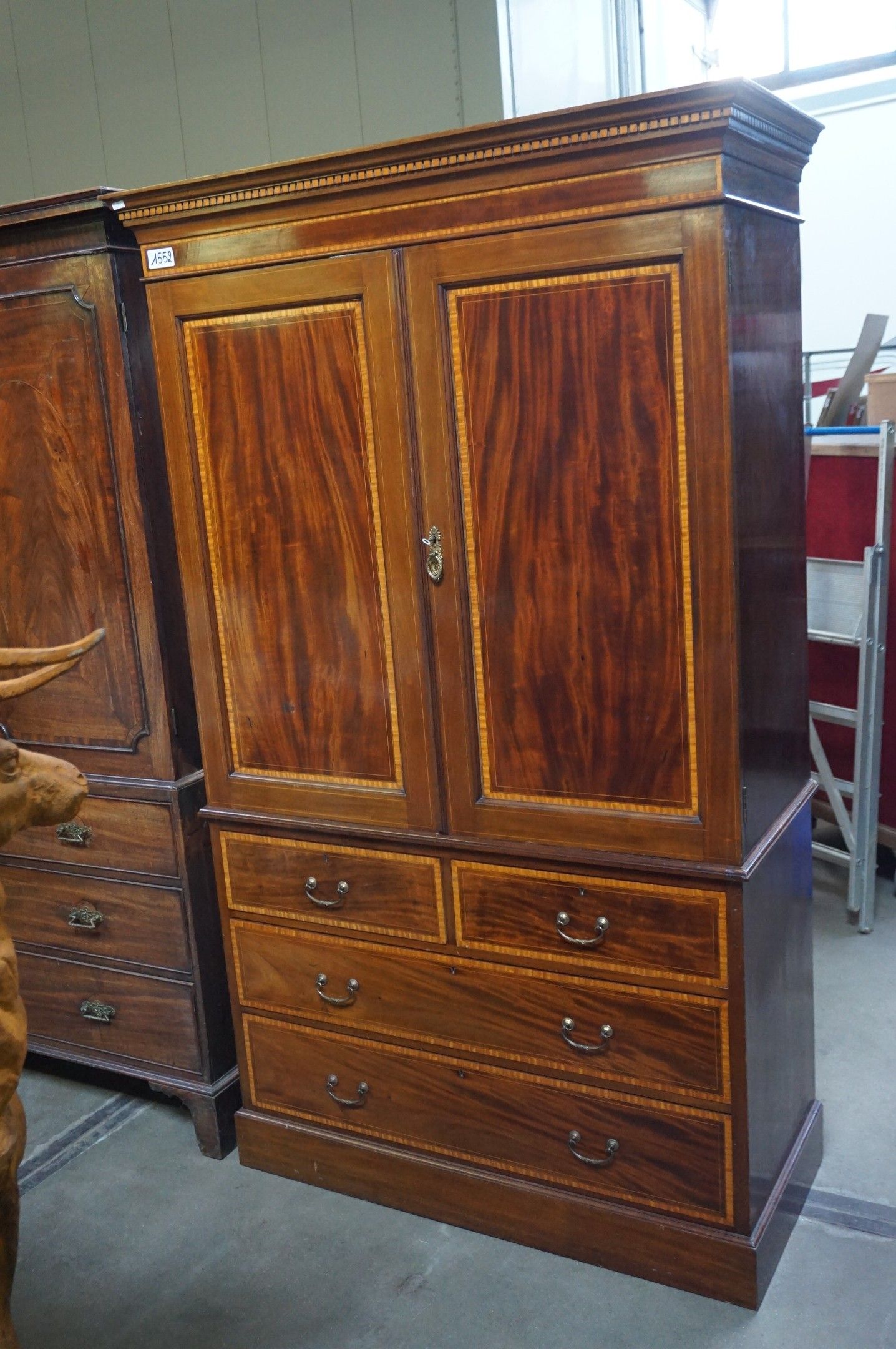 Magnifique armoire à linge anglaise du XIXe siècle en acajou…