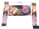 une bannière sur laquelle figure l'image d'un dragon