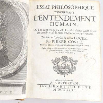 un vieux livre avec l'image d'un homme dessus