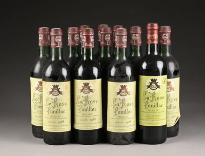 six bouteilles de vin sont alignées sur une table