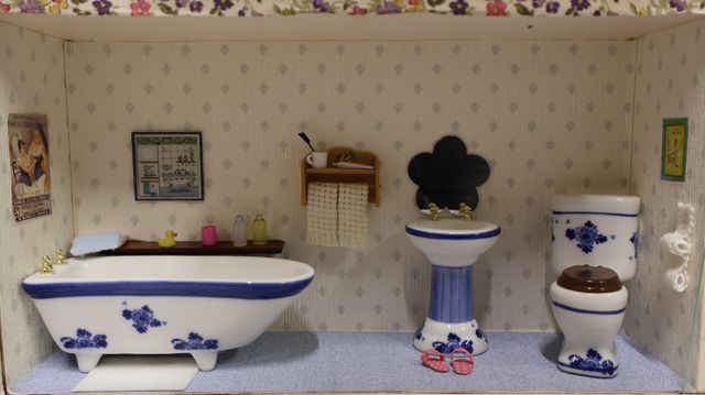 Diorama. Composition miniature, dans une vitrine en bois, vitre e...