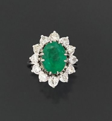 Bague marguerite en or gris 18k 750 millièmes et platine 850…