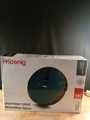 une boîte contenant une horloge, posée sur une table