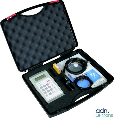 une image représentant un étui contenant une calculatrice