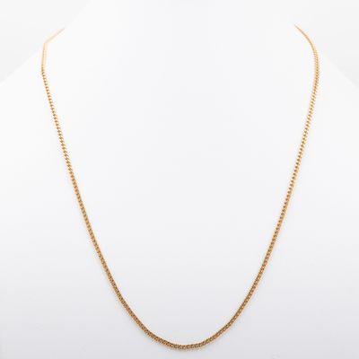 un collier à chaîne en or sur un mannequin mannequin mannequin mannequin mannequin mannequin mannequin mannequin mannequin mannequin