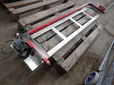 une photo d'une palette utilisée comme plate-forme de travail
