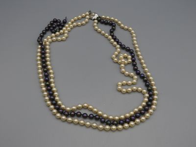 Collier de 3 rangs de perles de culture dont un rang de perl…