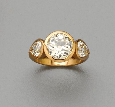 Bague en or jaune 18K (750/oo) amati, centrée d'un diamant O…