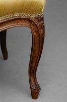 Paire de fauteuils cabriolets en bois mouluré et sculpté, à … (photo 6)