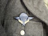 an image of a military uniform with a badge on it