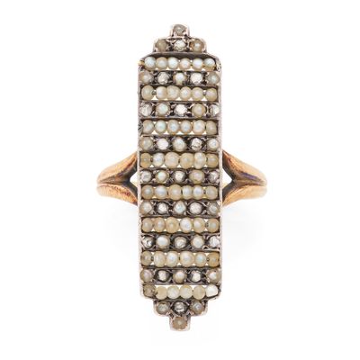 BAGUE retenant un motif géométrique parsemé de perles blanch…