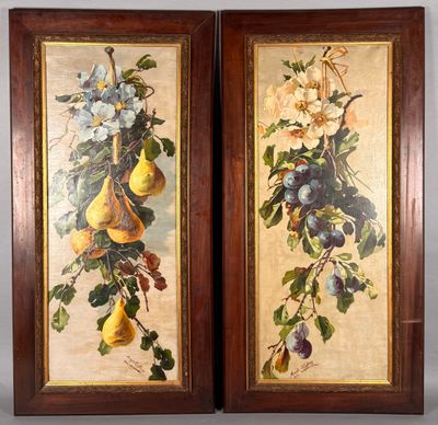 deux tableaux encadrés représentant des fruits et des fleurs, accrochés au mur