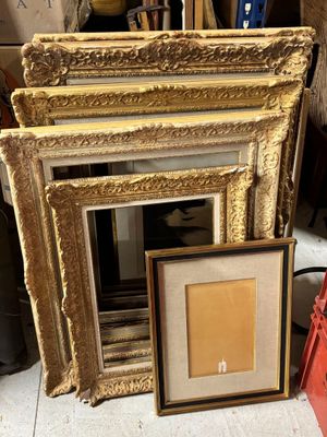 a lot of picture frames that are sitting on the floor