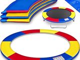 un trampoline et un ensemble de jouets aquatiques sur fond blanc