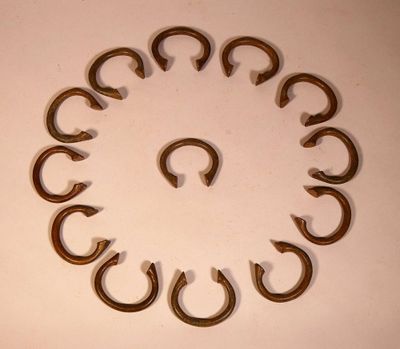 NIGERIA. Rare ensemble de dix anciennes manilles en bronze d…
