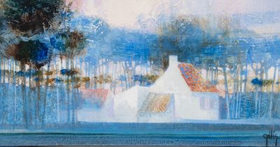 une peinture à l'huile représentant une maison blanche dans un champ, avec des arbres en arrière-plan