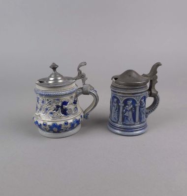 paire de tasses en porcelaine bleue et blanche avec anses
